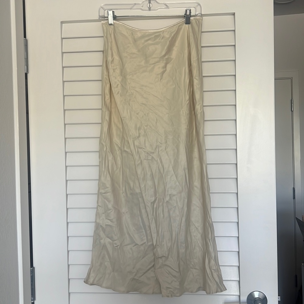 Never worn cream side split skirt size XL. Zara
